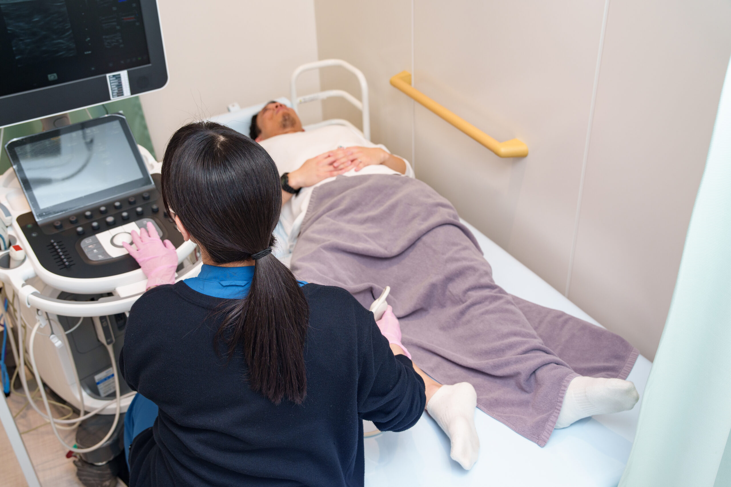 胸の違和感は狭心症のサイン？健康診断で異常なしでも要注意。必要な検査とは？